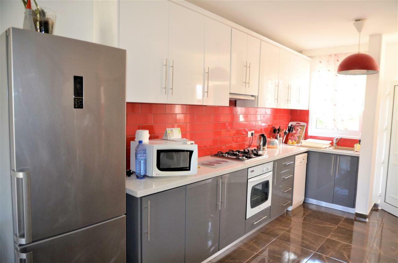 Isabella Court Townhouse Near Venus Beach And Lidl Paphos ภายนอก รูปภาพ