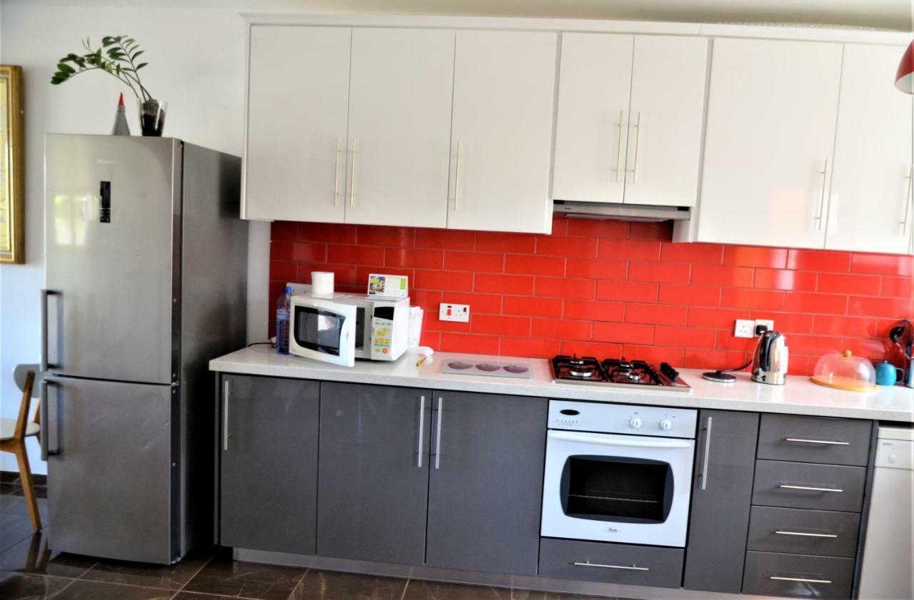 Isabella Court Townhouse Near Venus Beach And Lidl Paphos ภายนอก รูปภาพ